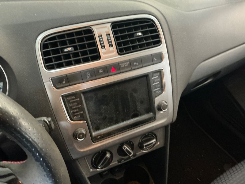 Volkswagen Polo 1.2 TSI CrossPolo BlueMotion Tech 2015 – снимка 32