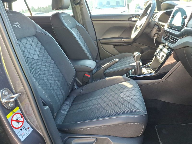 Volkswagen T-Cross 1.0 TSI R-Line 2025 – снимка 10