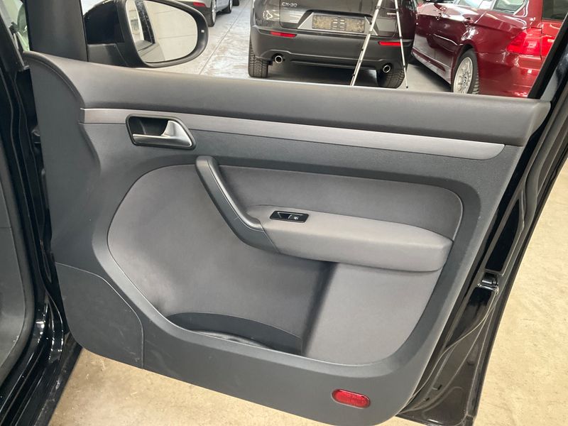 Volkswagen Touran 1.4 TSI Comfortline 2011 – снимка 34