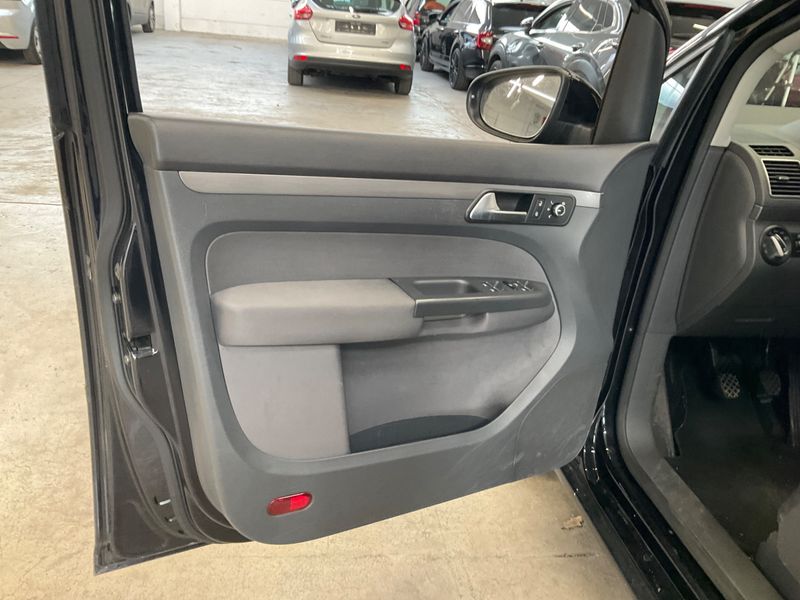Volkswagen Touran 1.4 TSI Comfortline 2011 – снимка 31