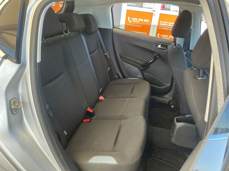 Peugeot 208 1.2 VTi Allure 2015 – снимка 19
