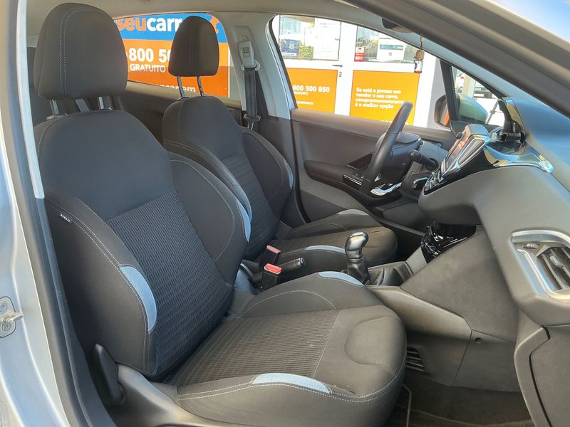 Peugeot 208 1.2 VTi Allure 2015 – снимка 16