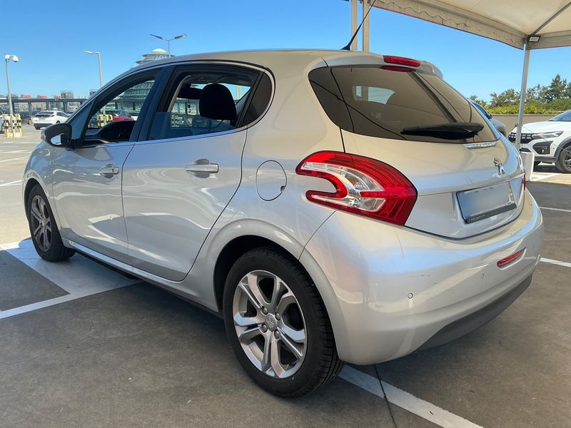 Peugeot 208 1.2 VTi Allure 2015 – снимка 6