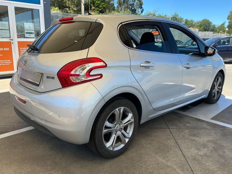Peugeot 208 1.2 VTi Allure 2015 – снимка 8