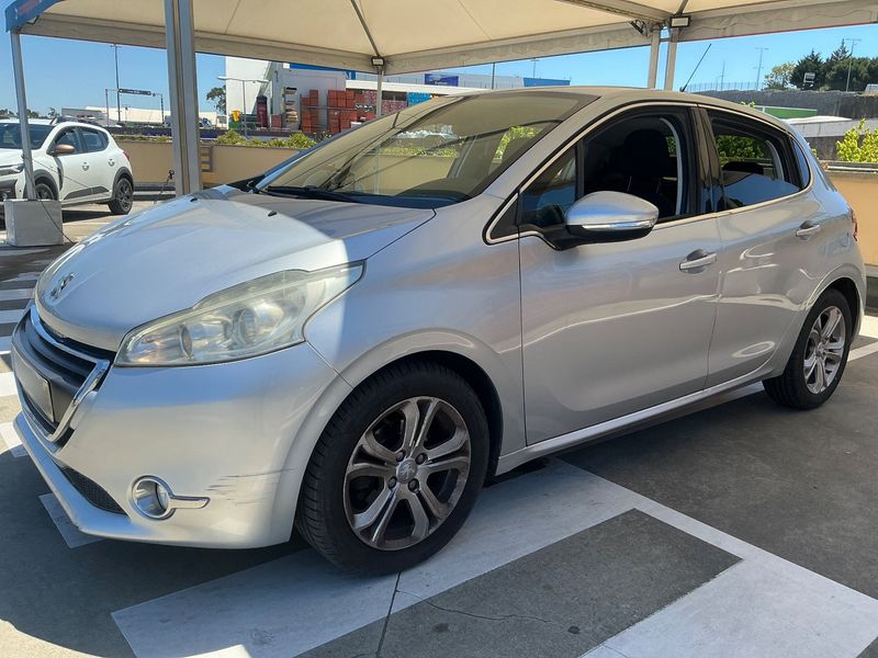 Peugeot 208 1.2 VTi Allure 2015 – снимка 1