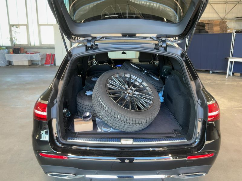 Mercedes-Benz E-Klasse E 220 d Mild-Hybrid T AMG Line 2023 – снимка 16