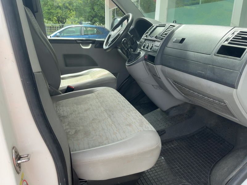 Volkswagen T5 Kombi 2.0 TDI 2012 – снимка 17