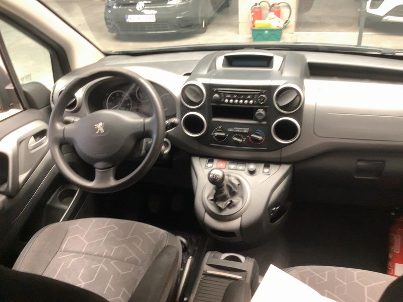 Peugeot Partner 1.2 PureTech Active 2017 – снимка 17