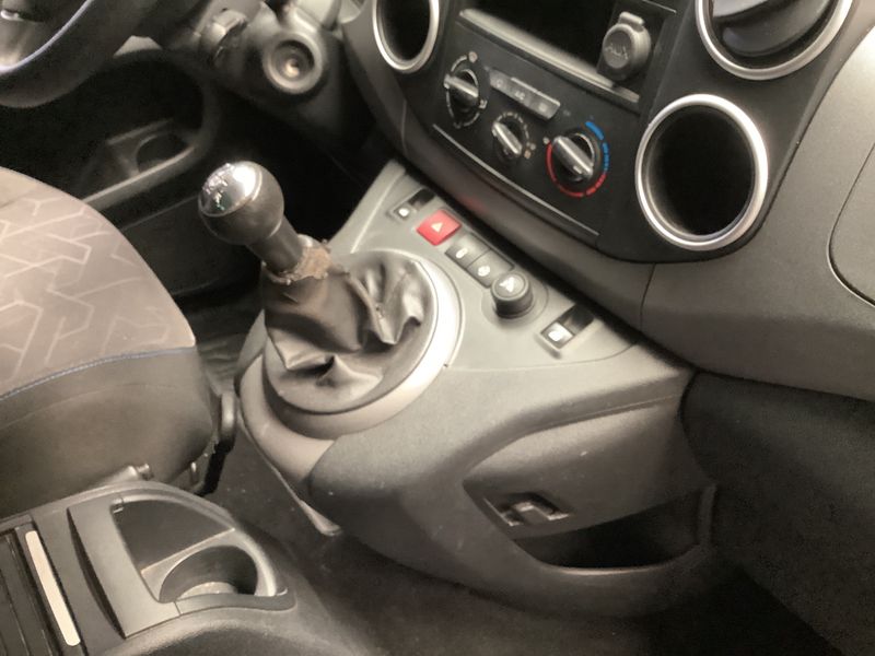 Peugeot Partner 1.2 PureTech Active 2017 – снимка 26