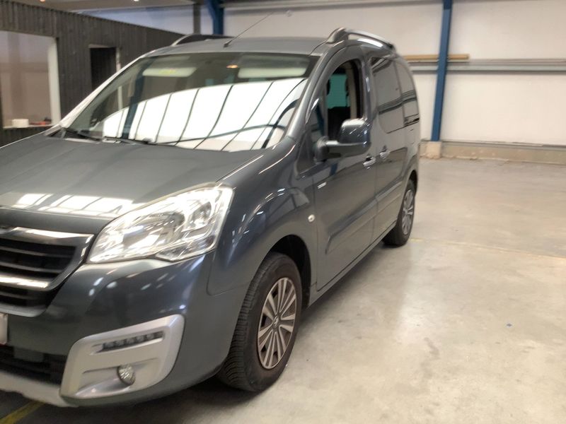 Peugeot Partner 1.2 PureTech Active 2017 – снимка 2