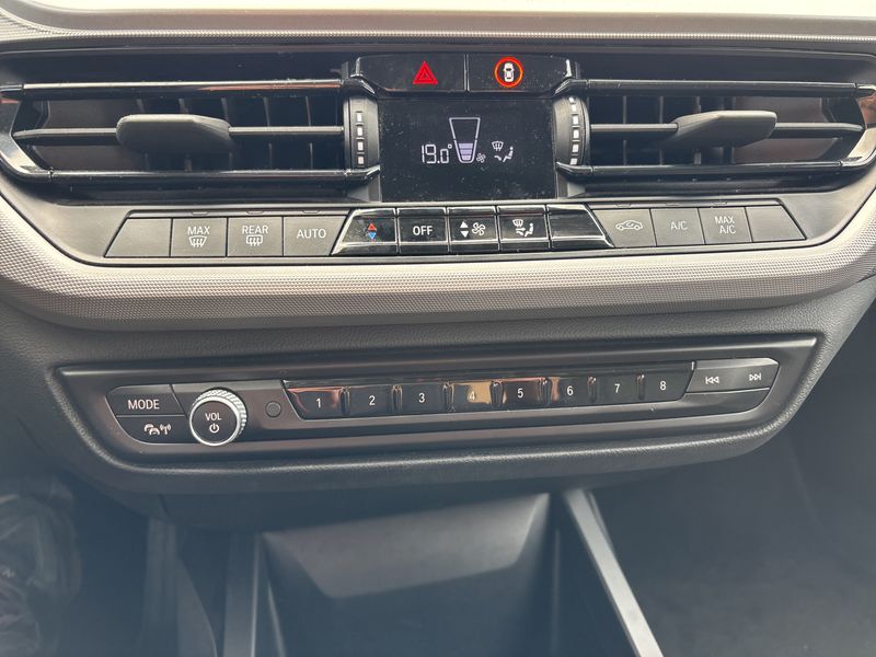 BMW 1er 116d Advantage 2021 – снимка 21