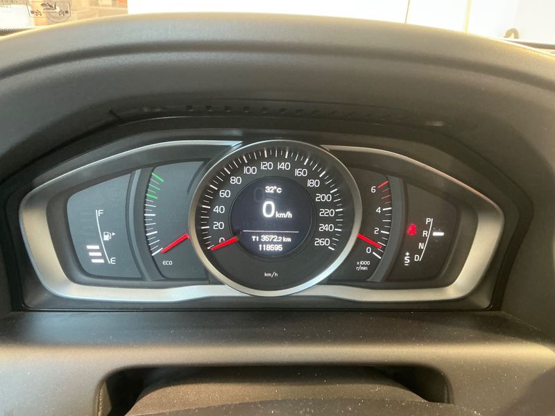 Volvo XC60 2.0 D3 Kinetic 2WD 2014 – снимка 19