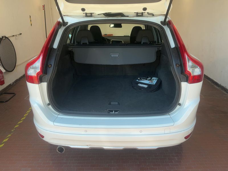 Volvo XC60 2.0 D3 Kinetic 2WD 2014 – снимка 16