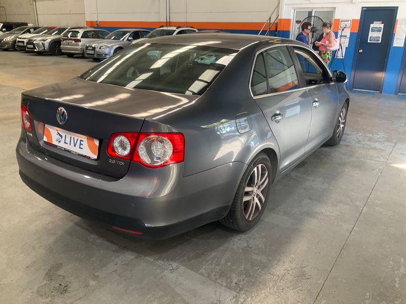 Volkswagen Jetta 2.0 TDI Advance 2007 – снимка 2