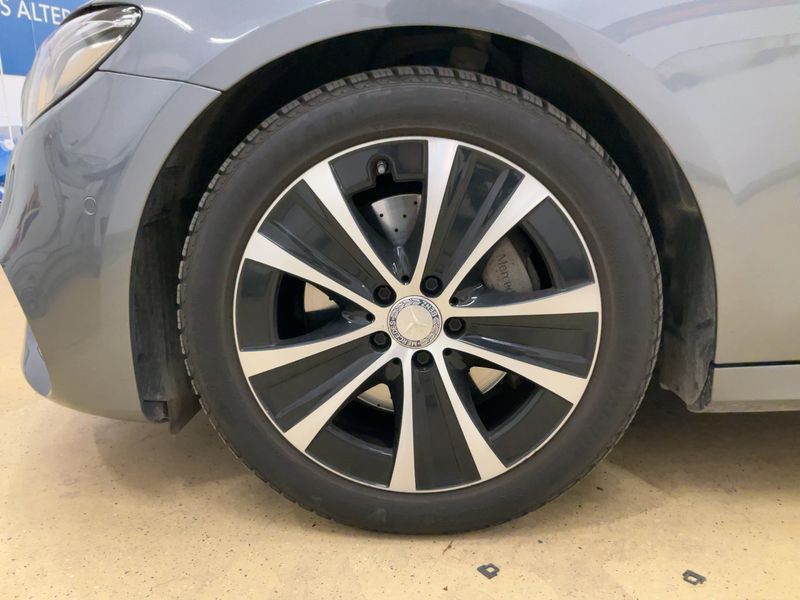 Mercedes-Benz E-Klasse E 220 d AMG Line 2019 – снимка 3
