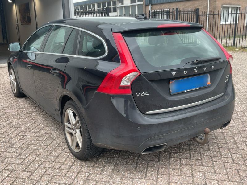 Volvo V60 2.4 D6 Plug-in Hybrid Summum AWD 2014 – снимка 6