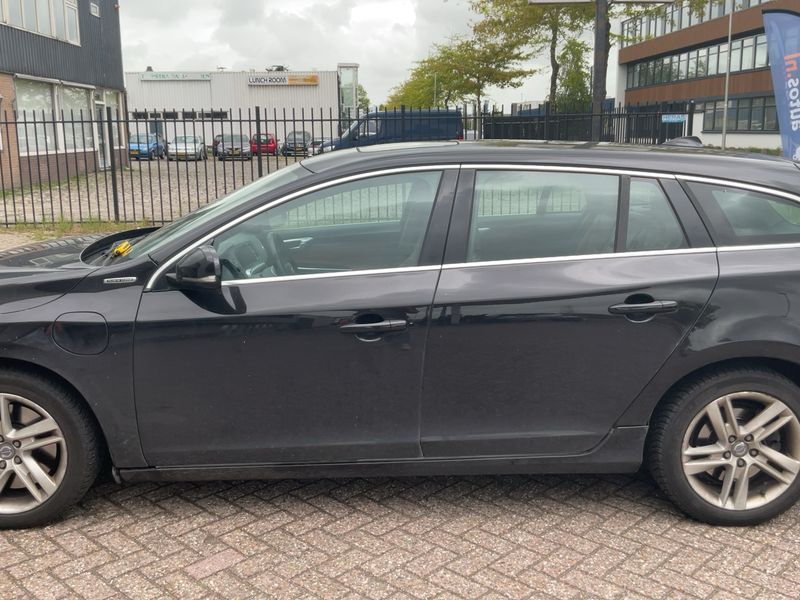 Volvo V60 2.4 D6 Plug-in Hybrid Summum AWD 2014 – снимка 4
