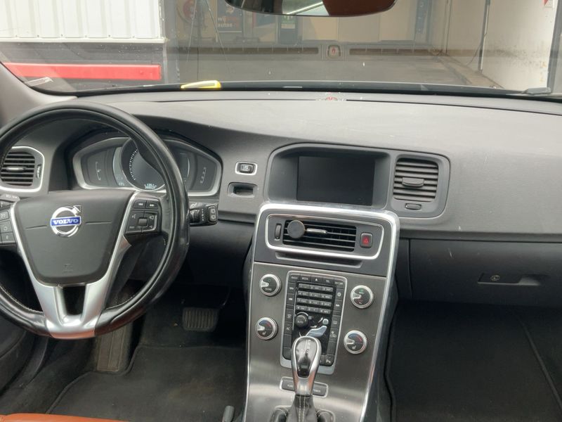 Volvo V60 2.4 D6 Plug-in Hybrid Summum AWD 2014 – снимка 17