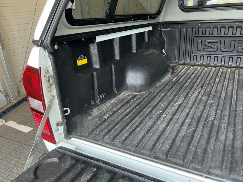 Isuzu D-MAX 1.9 Turbodiesel Double Cab Basis 4WD 2019 – снимка 27