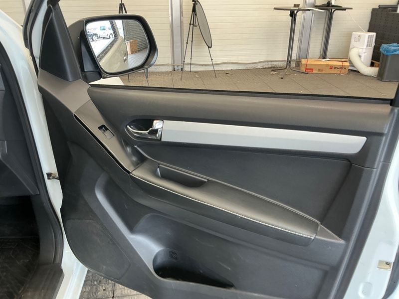 Isuzu D-MAX 1.9 Turbodiesel Double Cab Basis 4WD 2019 – снимка 22