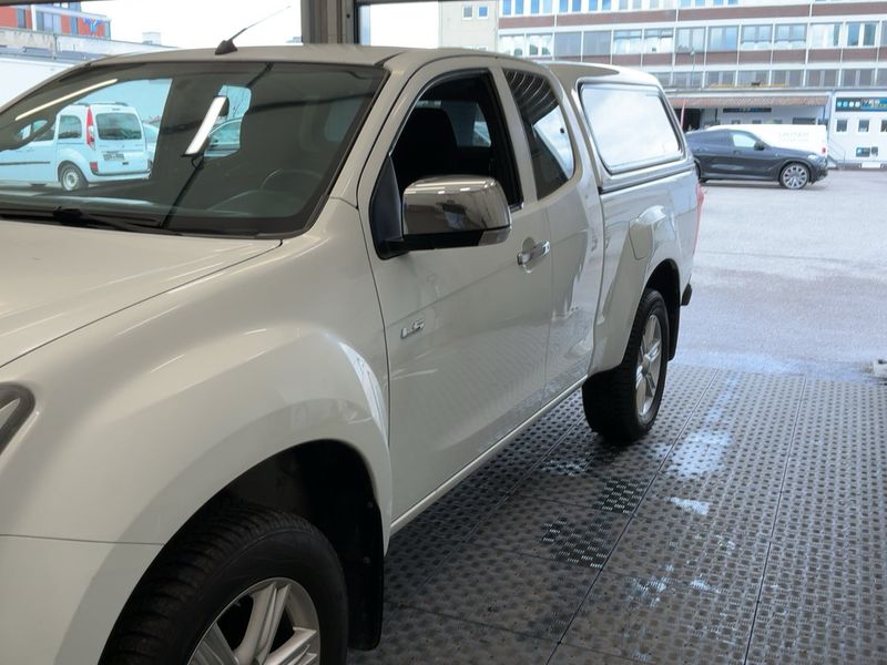 Isuzu D-MAX 1.9 Turbodiesel Double Cab Basis 4WD 2019 – снимка 2