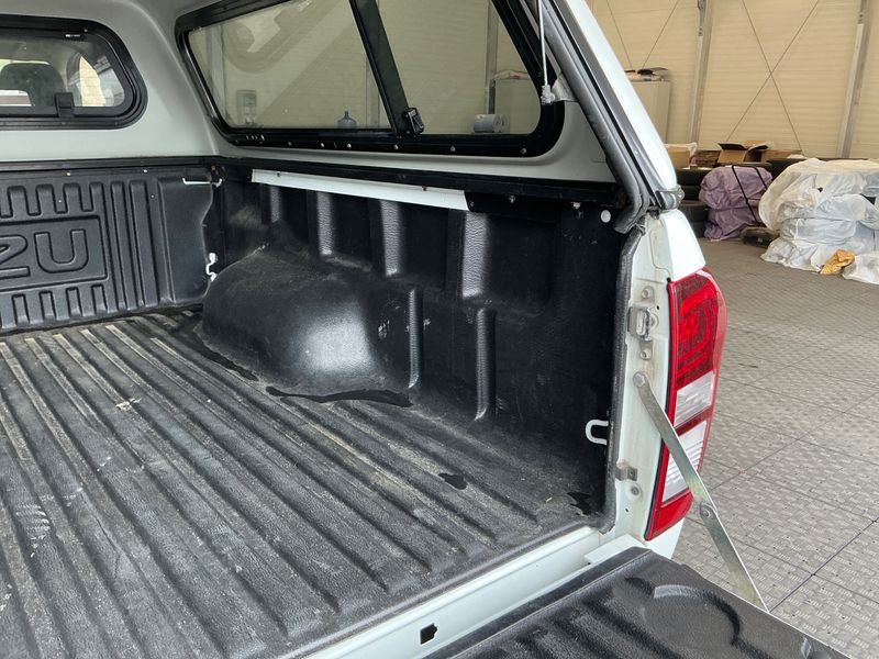 Isuzu D-MAX 1.9 Turbodiesel Double Cab Basis 4WD 2019 – снимка 26