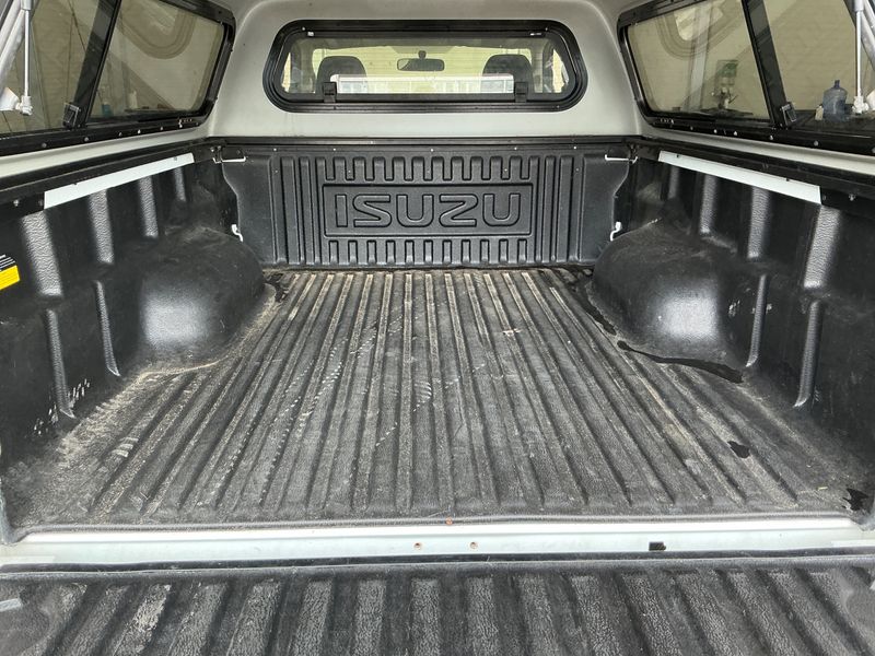 Isuzu D-MAX 1.9 Turbodiesel Double Cab Basis 4WD 2019 – снимка 24