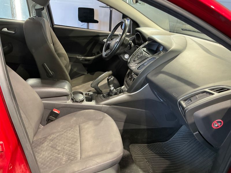 Ford Focus 1.6 EcoBoost Champions Edition 2013 – снимка 3