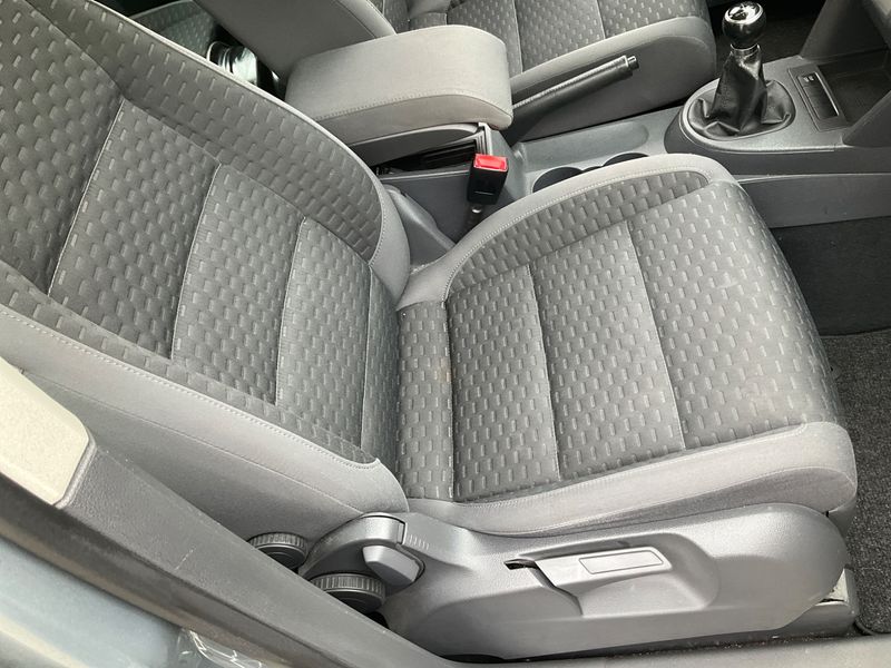 Volkswagen Touran 2.0 TDI Trendline 2009 – снимка 29