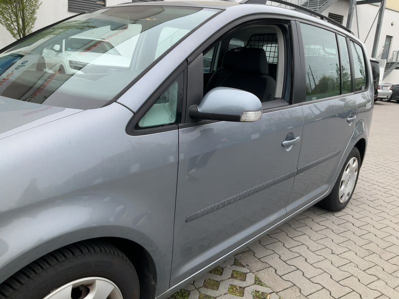 Volkswagen Touran 2.0 TDI Trendline 2009 – снимка 2