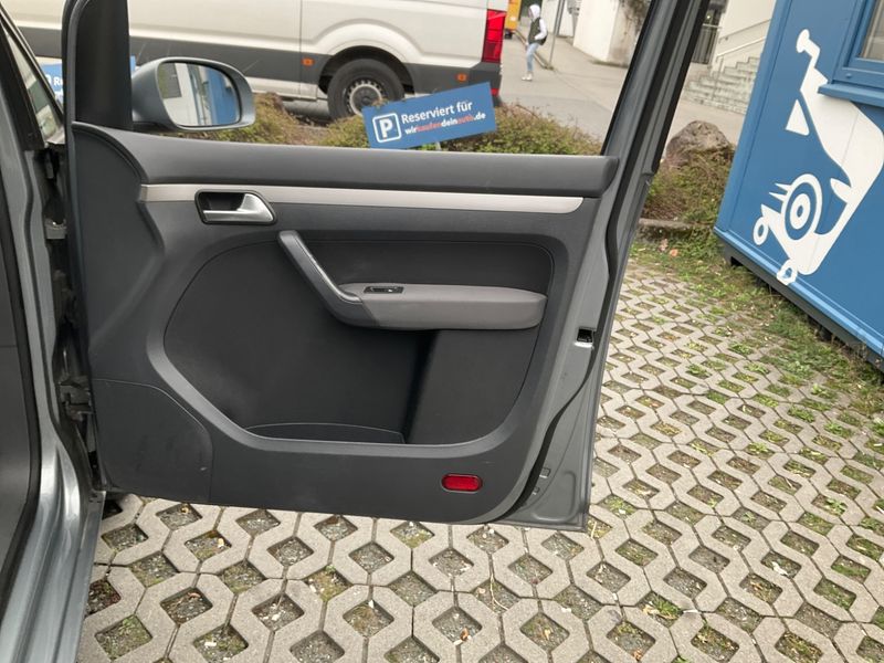Volkswagen Touran 2.0 TDI Trendline 2009 – снимка 28