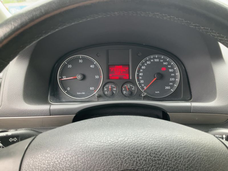 Volkswagen Touran 2.0 TDI Trendline 2009 – снимка 18