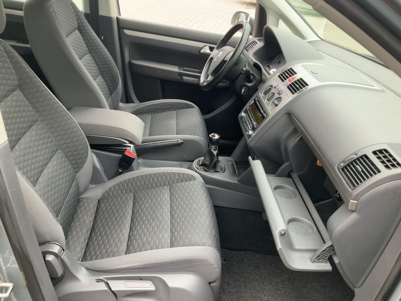 Volkswagen Touran 2.0 TDI Trendline 2009 – снимка 16
