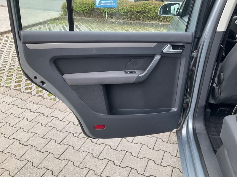 Volkswagen Touran 2.0 TDI Trendline 2009 – снимка 33