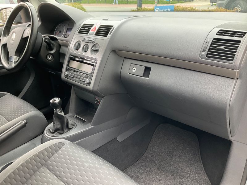 Volkswagen Touran 2.0 TDI Trendline 2009 – снимка 25