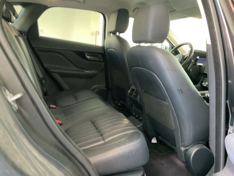 Jaguar F-Pace 20d Portfolio AWD 2018 – снимка 19