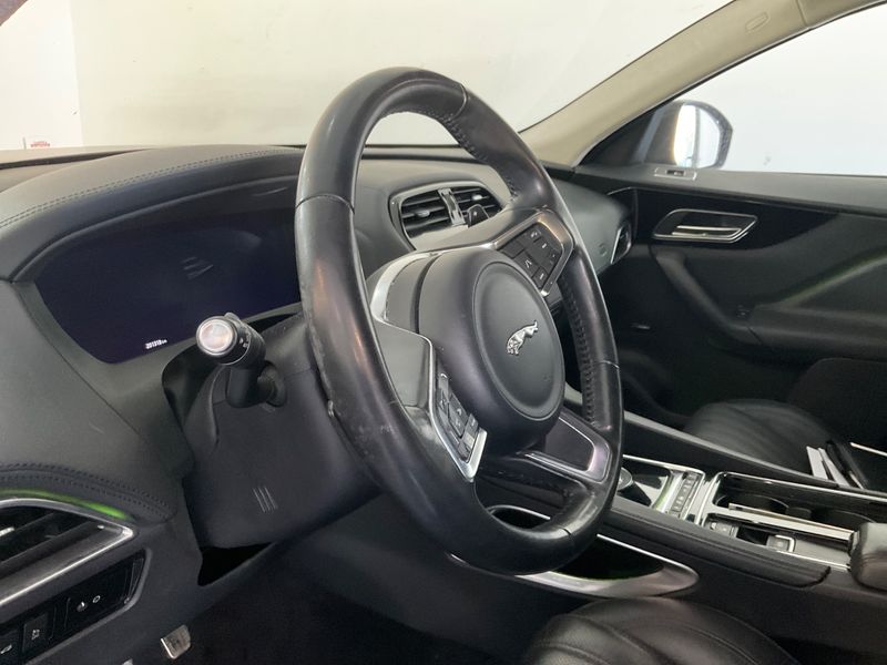 Jaguar F-Pace 20d Portfolio AWD 2018 – снимка 24