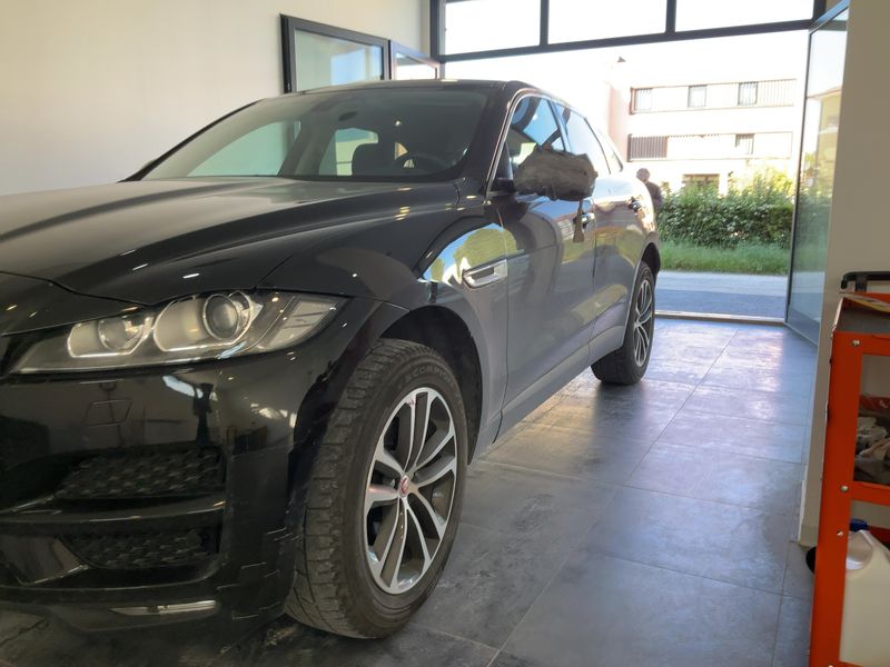 Jaguar F-Pace 20d Portfolio AWD 2018 – снимка 2