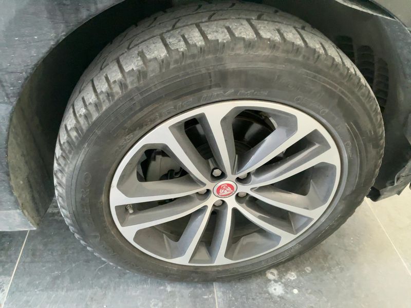 Jaguar F-Pace 20d Portfolio AWD 2018 – снимка 11