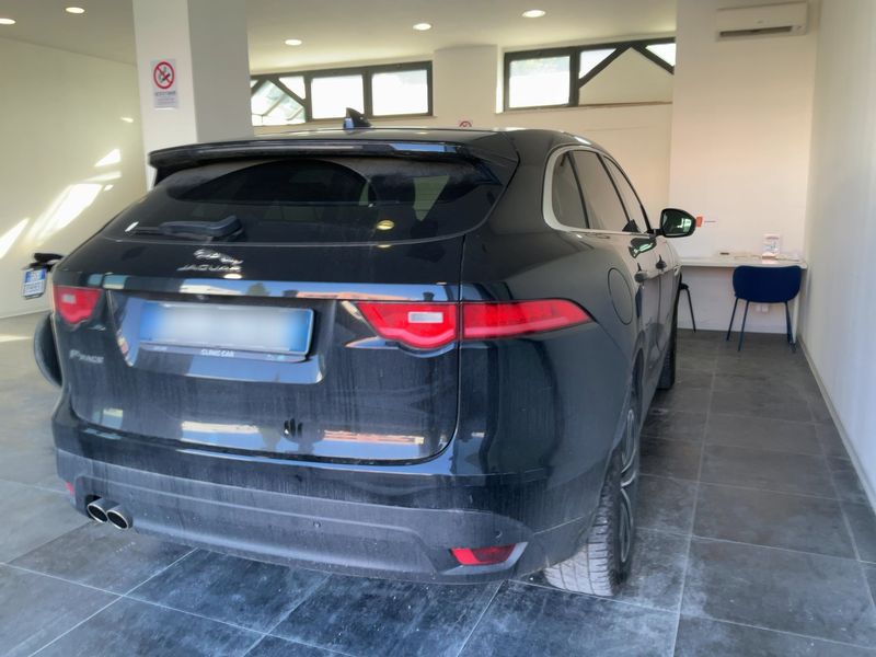 Jaguar F-Pace 20d Portfolio AWD 2018 – снимка 8