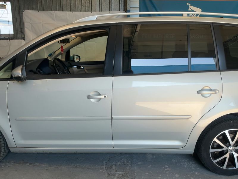 Volkswagen Touran 1.6 TDI Design Edition 2014 – снимка 4