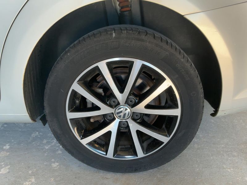 Volkswagen Touran 1.6 TDI Design Edition 2014 – снимка 5