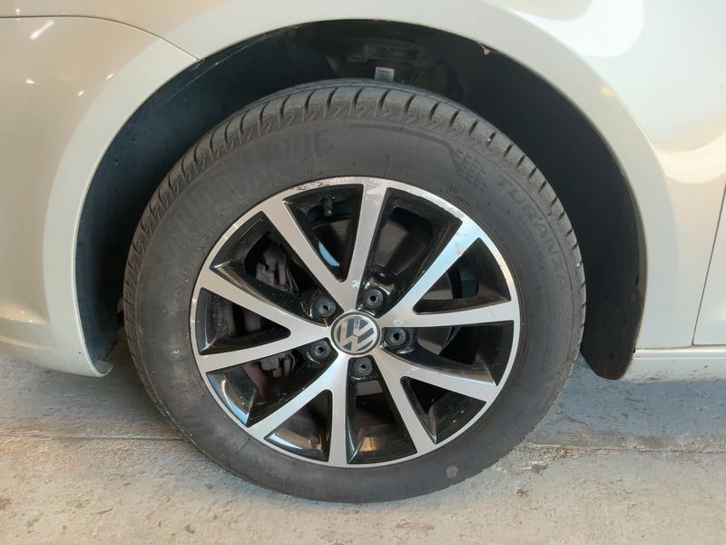 Volkswagen Touran 1.6 TDI Design Edition 2014 – снимка 3