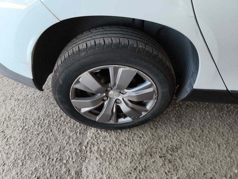 Peugeot 2008 1.2 e-VTi Style 2017 – снимка 17