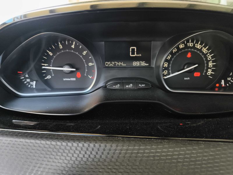Peugeot 2008 1.2 e-VTi Style 2017 – снимка 12