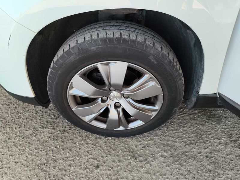 Peugeot 2008 1.2 e-VTi Style 2017 – снимка 15