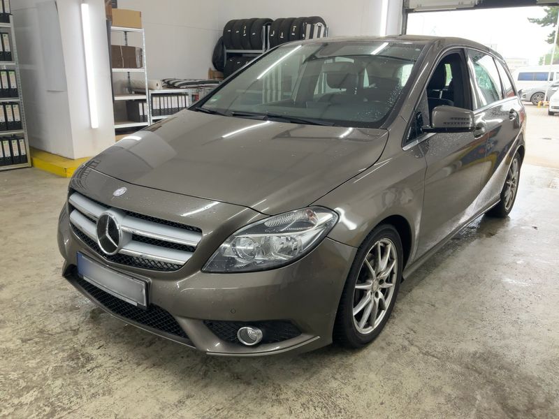 Mercedes-Benz B-Klasse B 180 2013 – снимка 1
