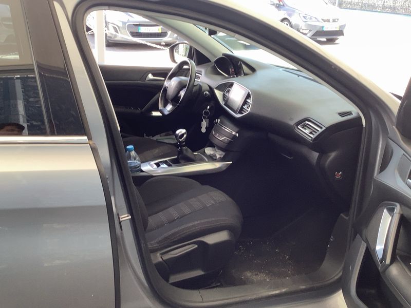Peugeot 308 1.6 Blue-HDi Allure 2016 – снимка 16