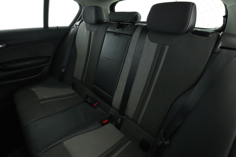 BMW 1er 118d Urban Line 2016 – снимка 19