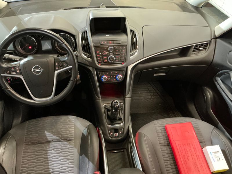 Opel Zafira Tourer 2.0 CDTI Cosmo 2012 – снимка на щета